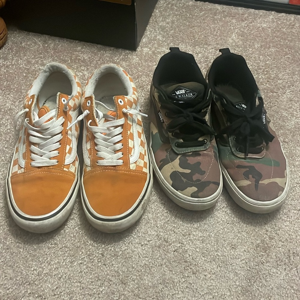 2 pairs of Vans